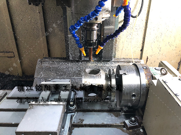 加工中心镗孔，铣槽